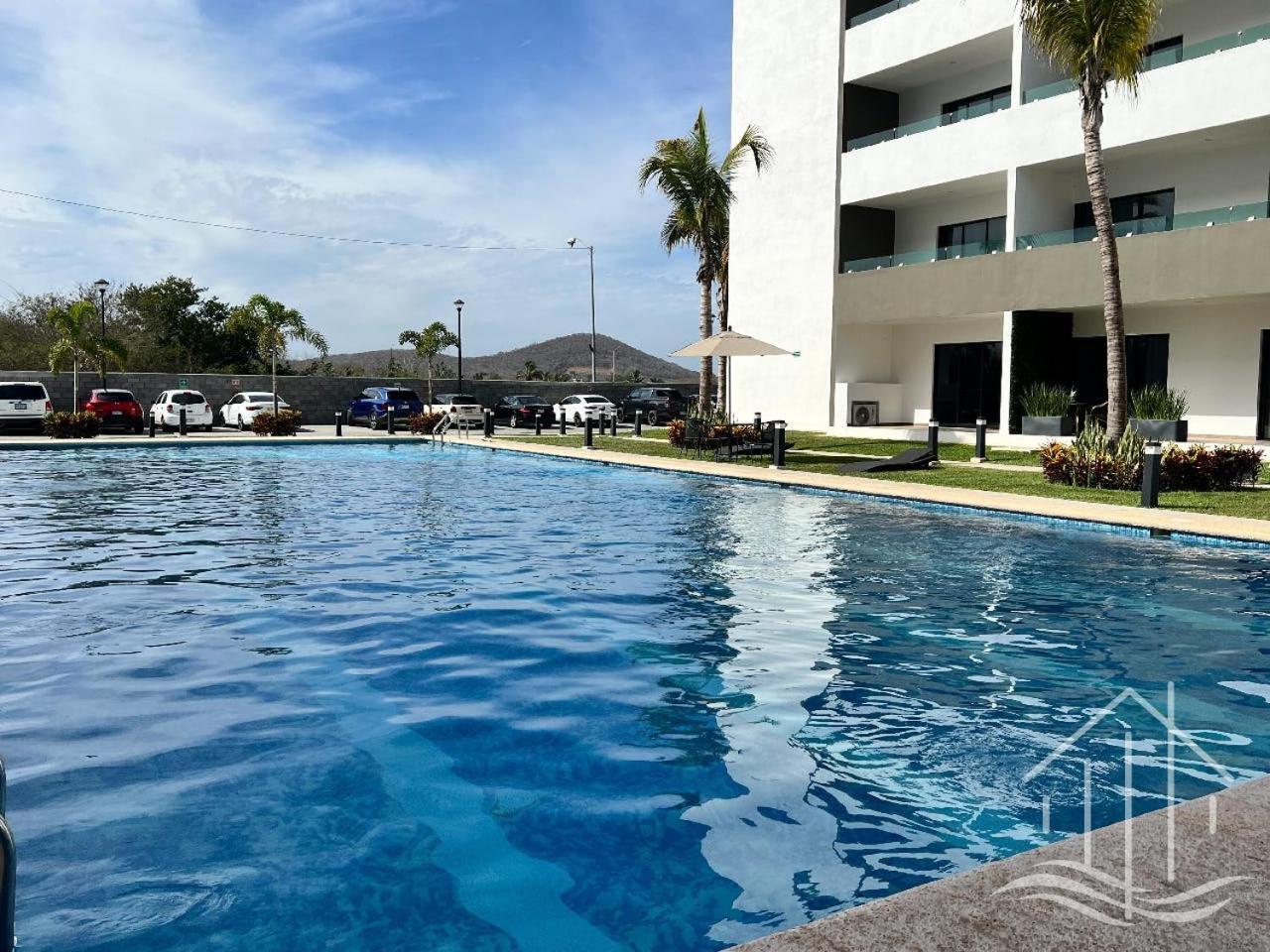 Apartment Promo!-queen Beds-near Beach-1st Floor-poolside-sleep 6 *