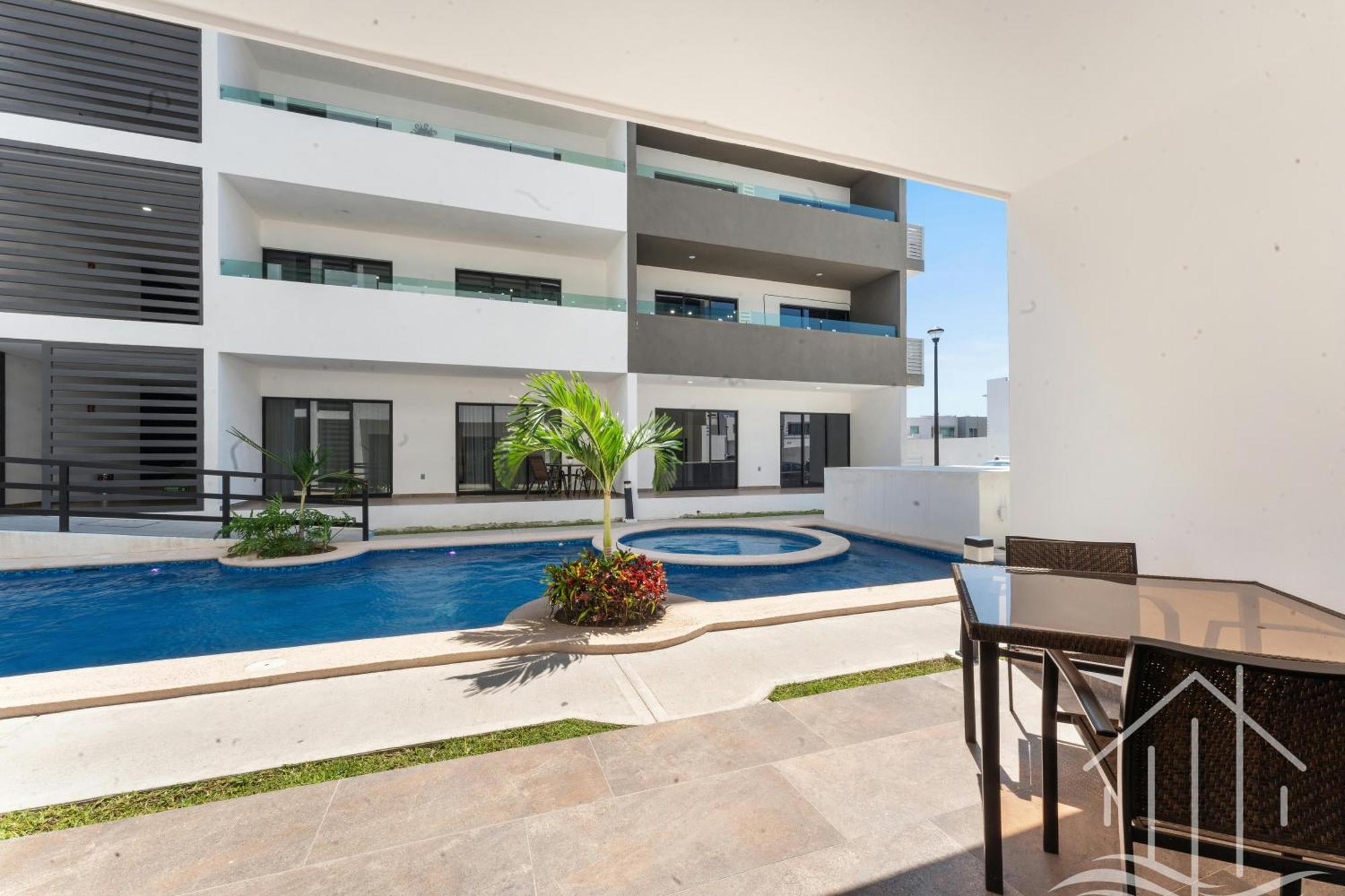 Apartment Promo!-queen Beds-near Beach-1st Floor-poolside-sleep 6
